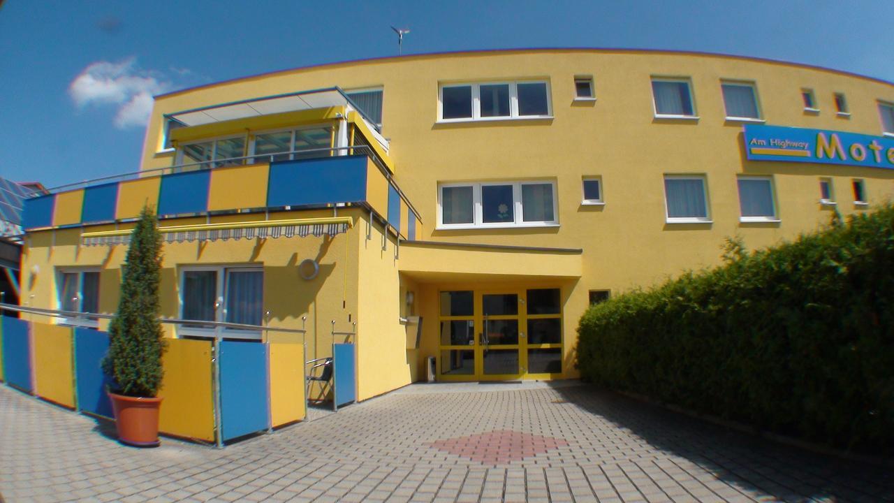 Motel Am Highway Althengstett Екстер'єр фото