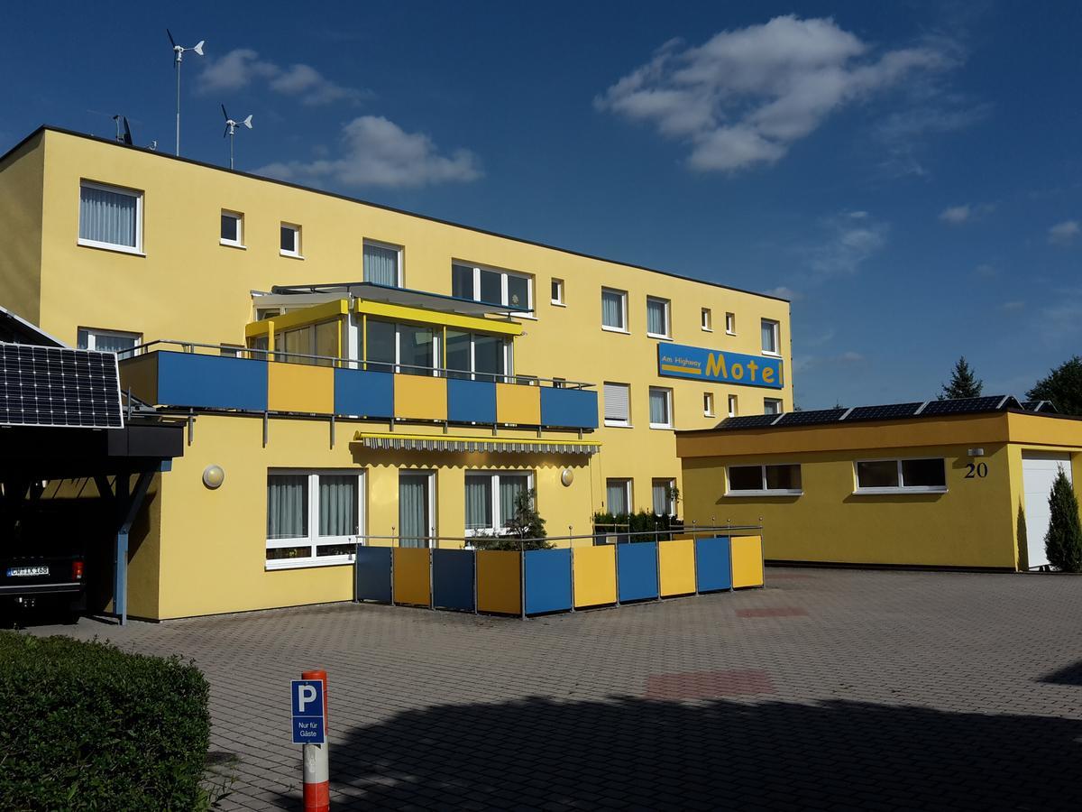 Motel Am Highway Althengstett Екстер'єр фото