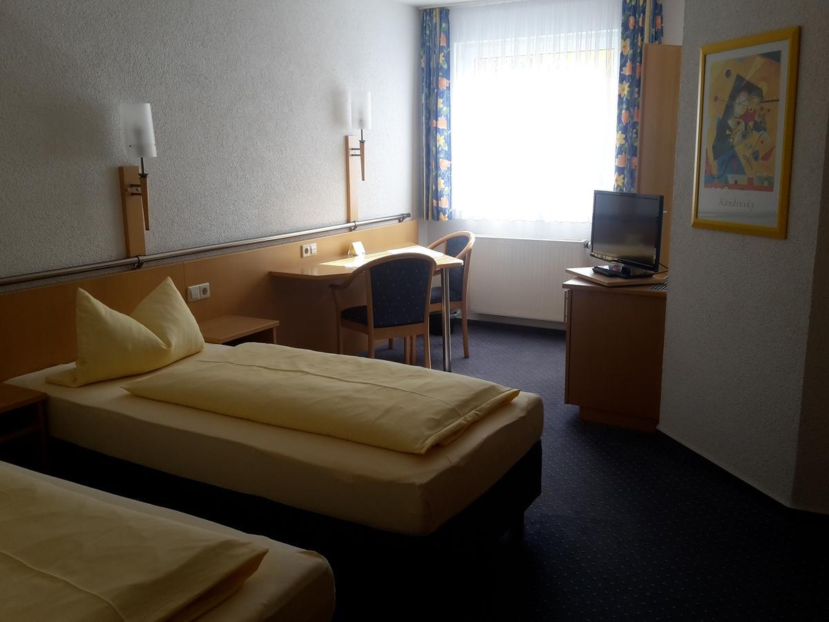 Motel Am Highway Althengstett Екстер'єр фото