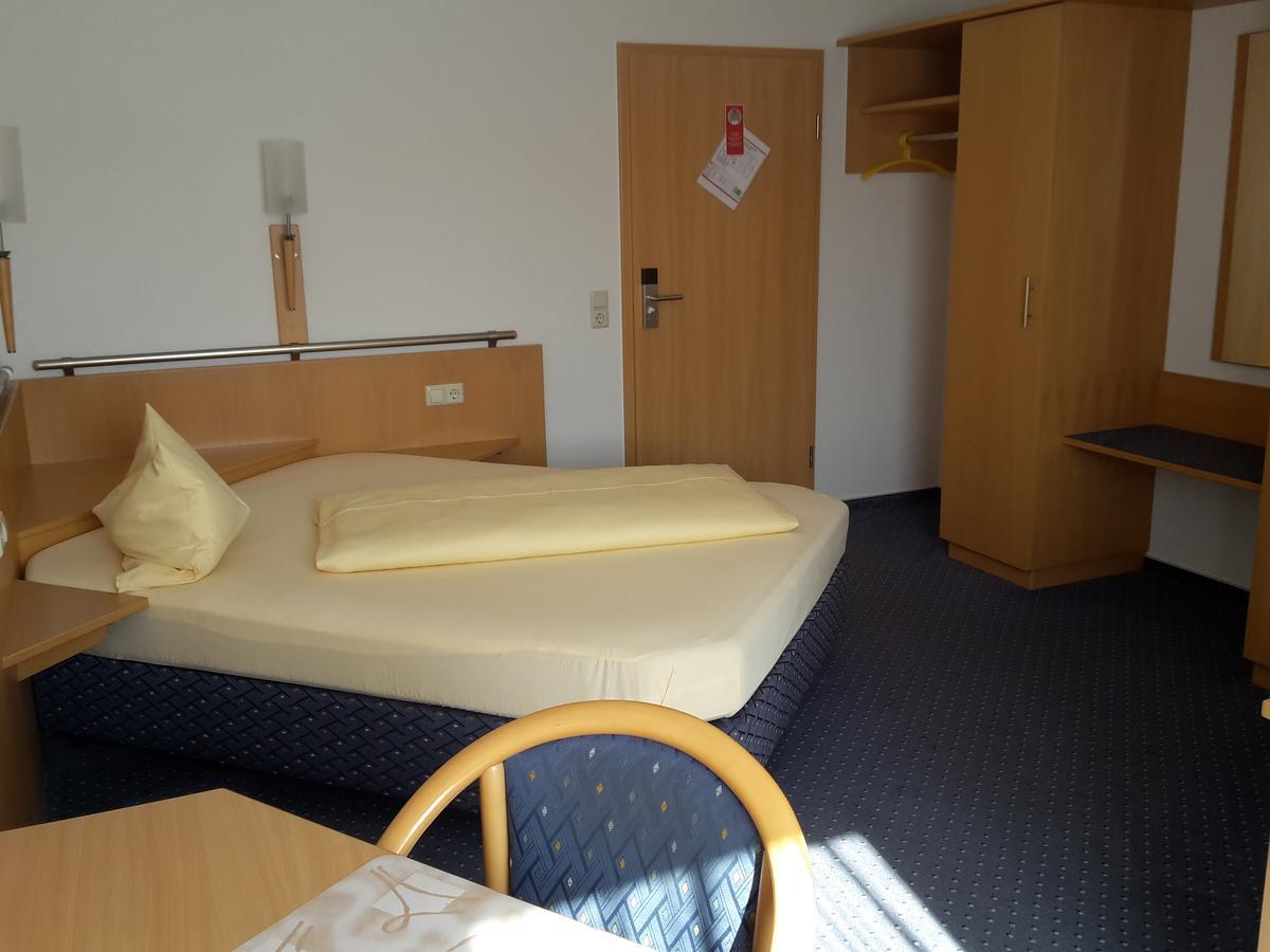Motel Am Highway Althengstett Екстер'єр фото